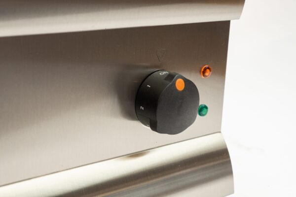 Lincat GS6 counter top flat electric griddle. - Image 2